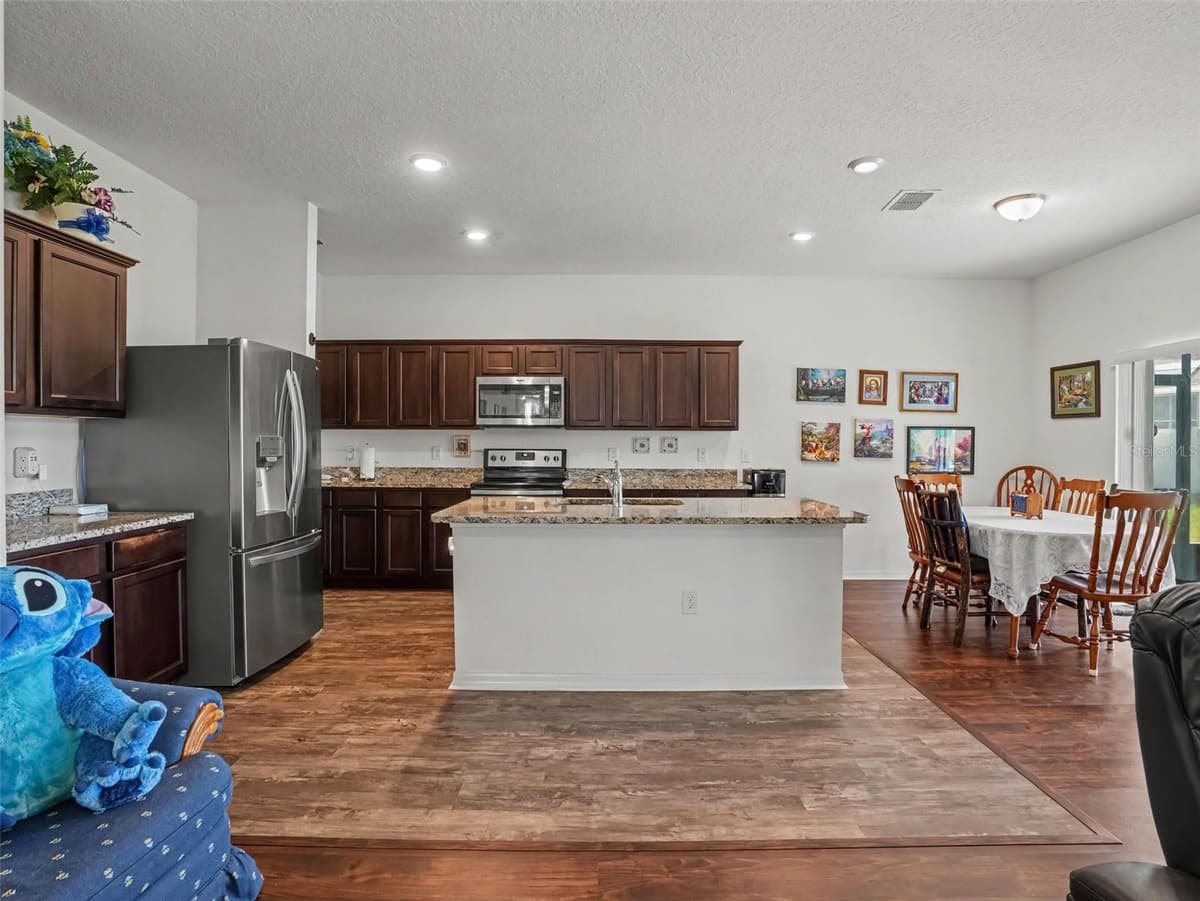 524 BLUE WATER COURT — photo 12 of 31