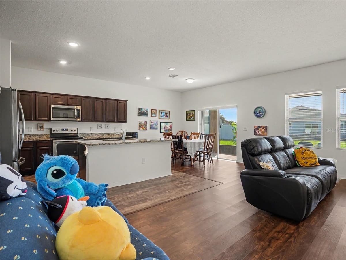 524 BLUE WATER COURT — photo 11 of 31