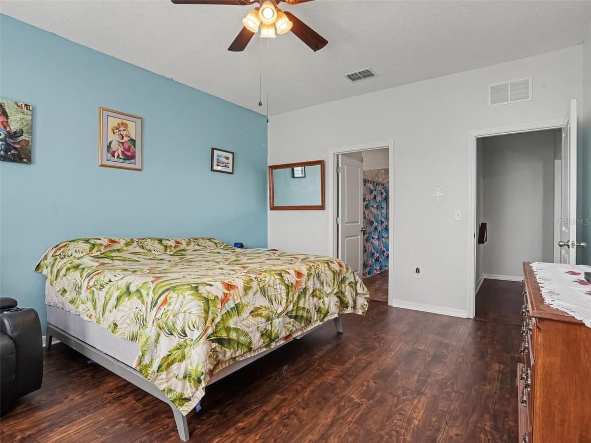 524 BLUE WATER COURT — photo 5 of 31