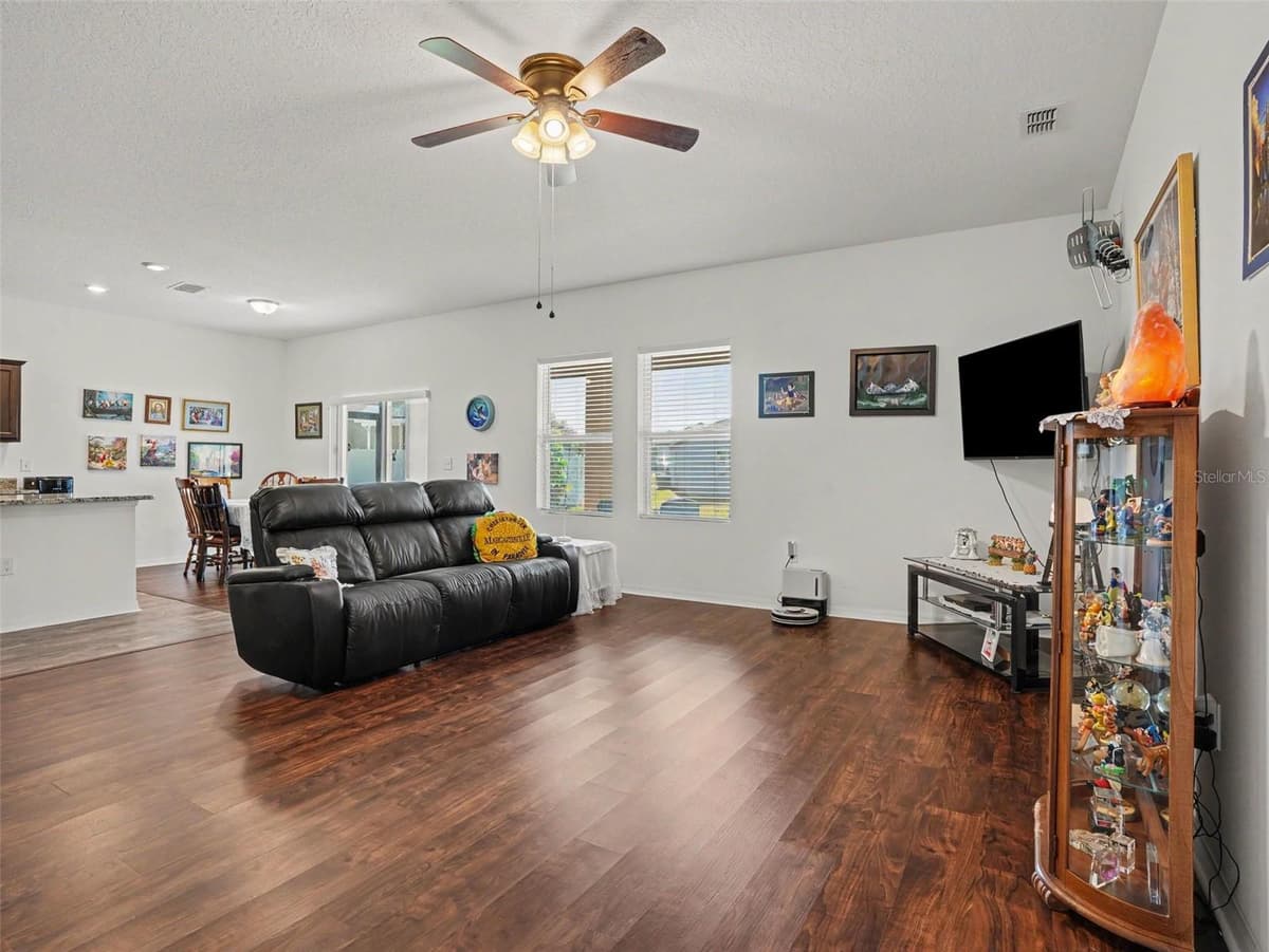 524 BLUE WATER COURT — photo 2 of 31