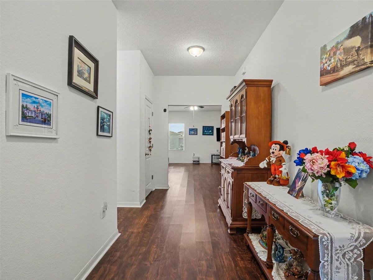 524 BLUE WATER COURT — photo 8 of 31