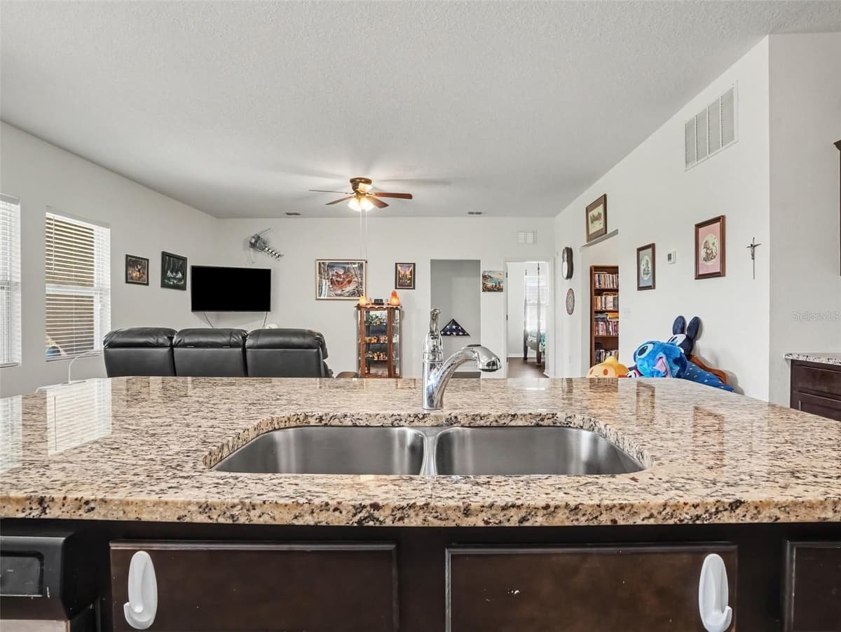 524 BLUE WATER COURT — photo 16 of 31