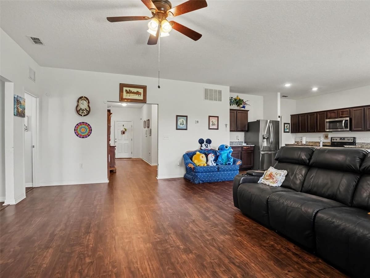 524 BLUE WATER COURT — photo 10 of 31