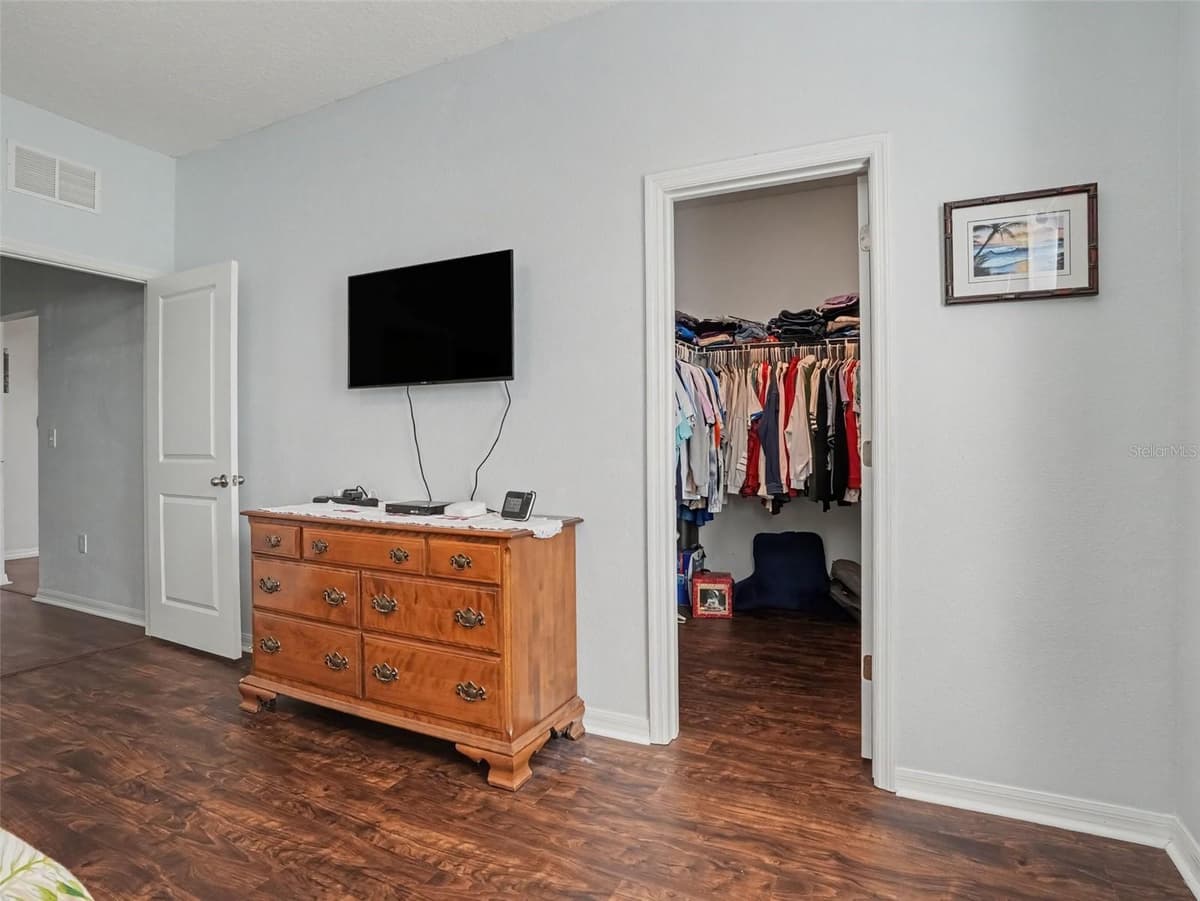 524 BLUE WATER COURT — photo 19 of 31