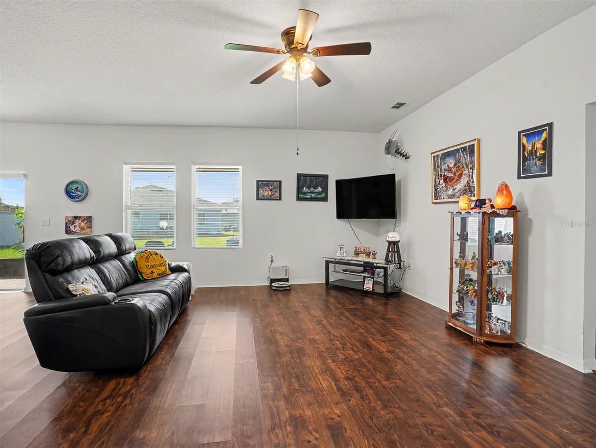 524 BLUE WATER COURT — photo 9 of 31