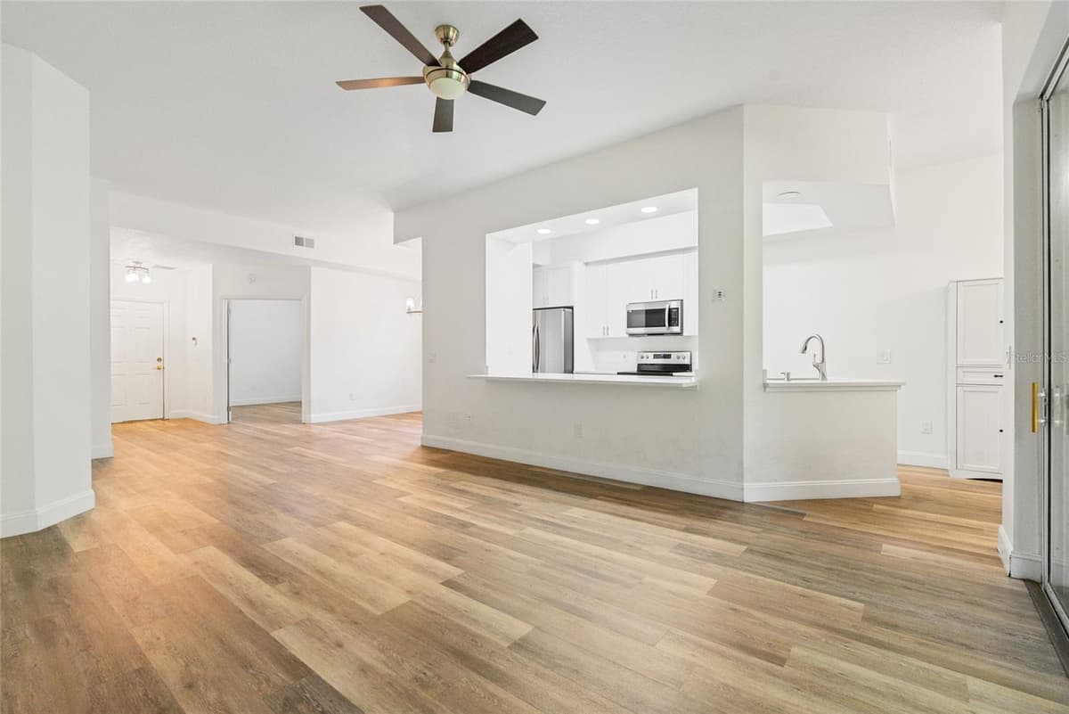 9416 MYRTLE CREEK LANE — photo 11 of 41