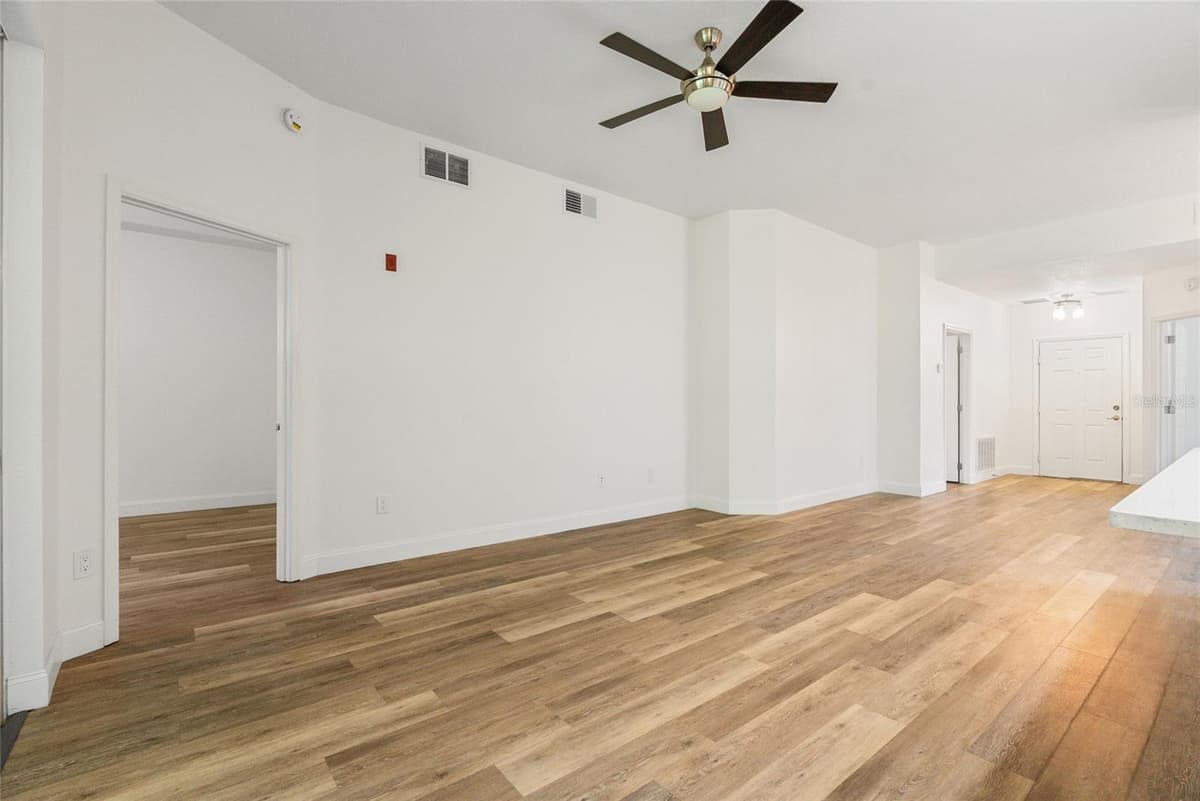 9416 MYRTLE CREEK LANE — photo 12 of 41