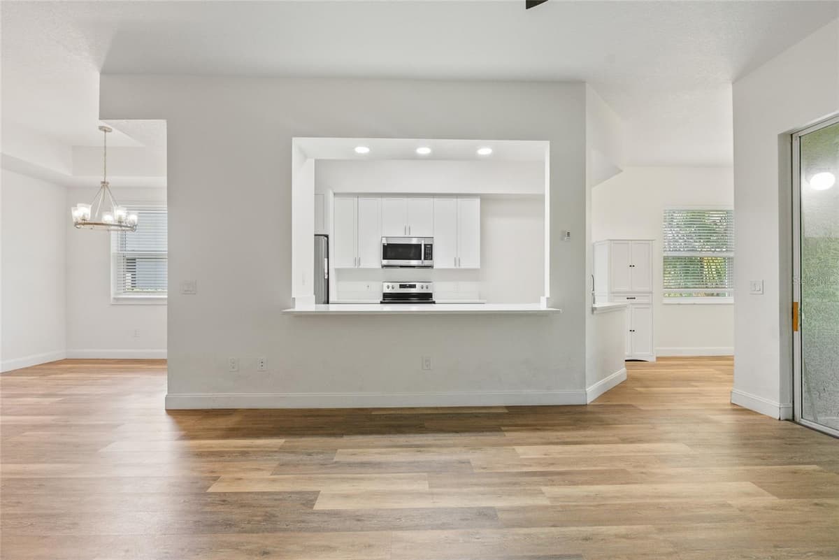 9416 MYRTLE CREEK LANE — photo 10 of 41