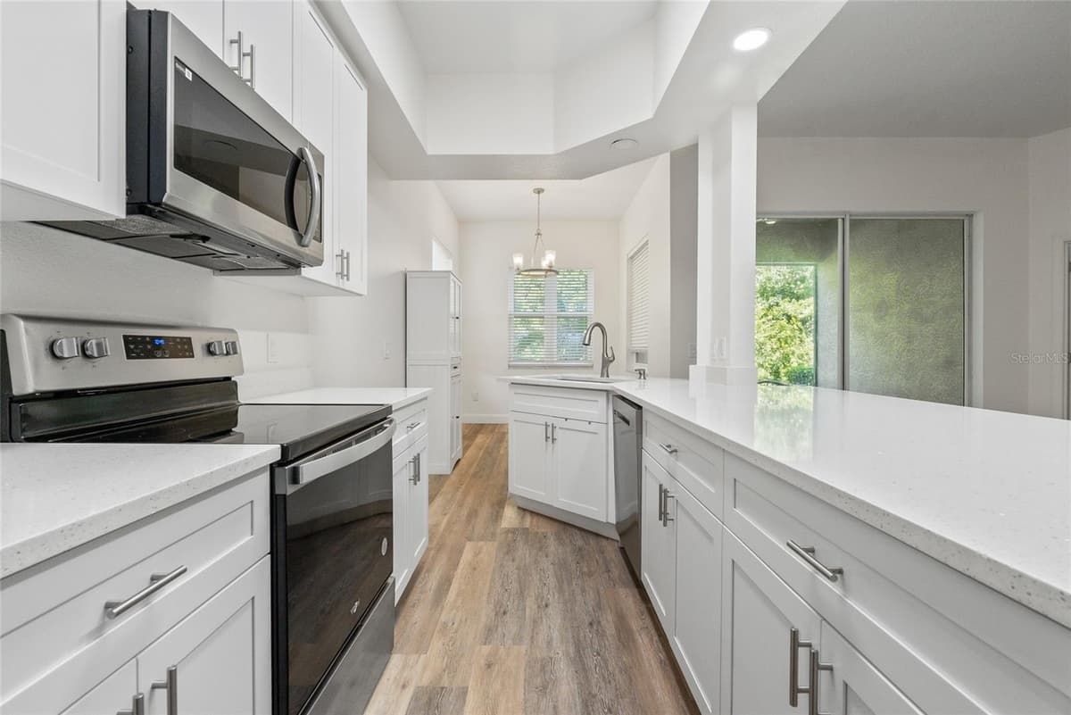 9416 MYRTLE CREEK LANE — photo 15 of 41