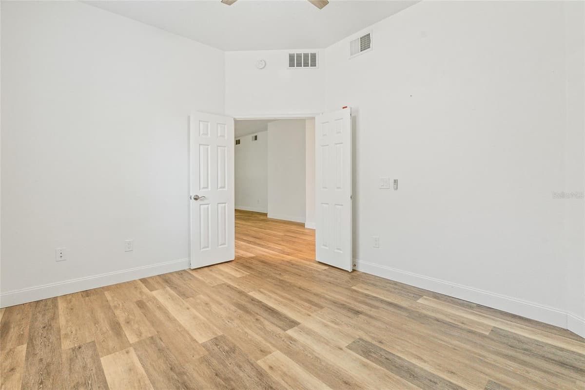 9416 MYRTLE CREEK LANE — photo 23 of 41