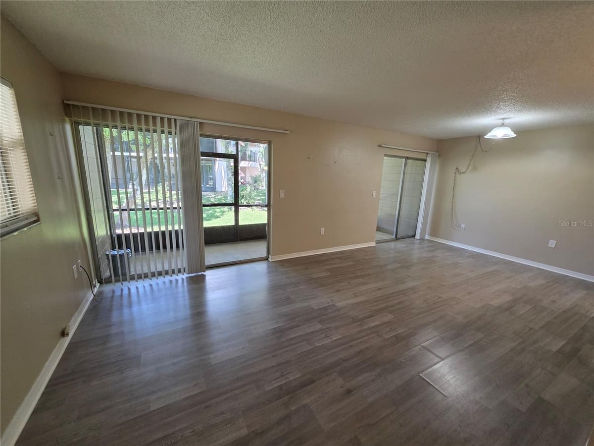 110 CYPRESS WOODS COURT — photo 5 of 31