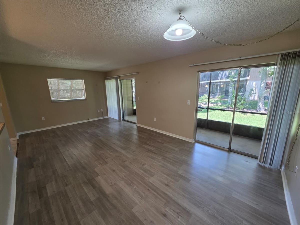110 CYPRESS WOODS COURT — photo 4 of 31