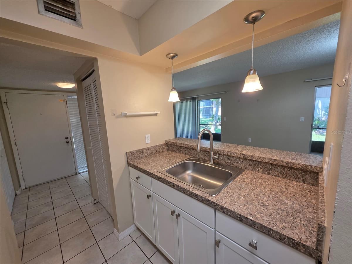 110 CYPRESS WOODS COURT — photo 12 of 31