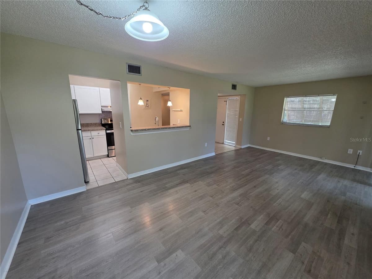 110 CYPRESS WOODS COURT — photo 6 of 31