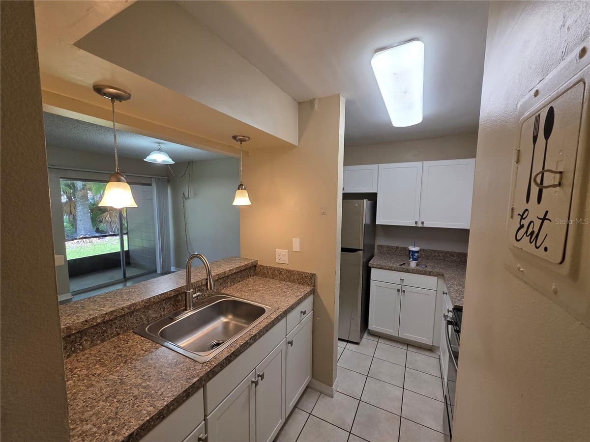 110 CYPRESS WOODS COURT — photo 7 of 31