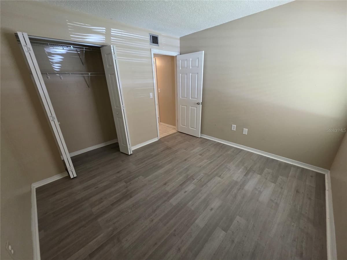110 CYPRESS WOODS COURT — photo 19 of 31