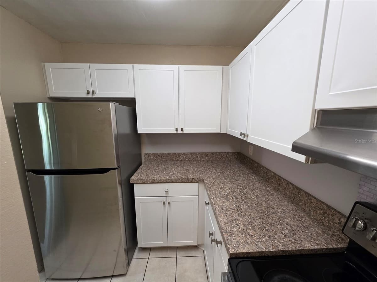 110 CYPRESS WOODS COURT — photo 9 of 31