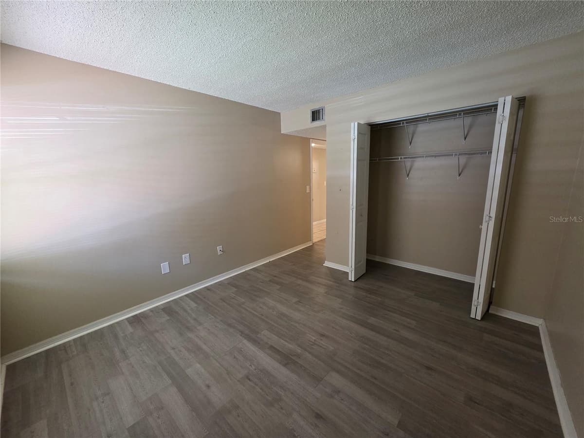 110 CYPRESS WOODS COURT — photo 16 of 31