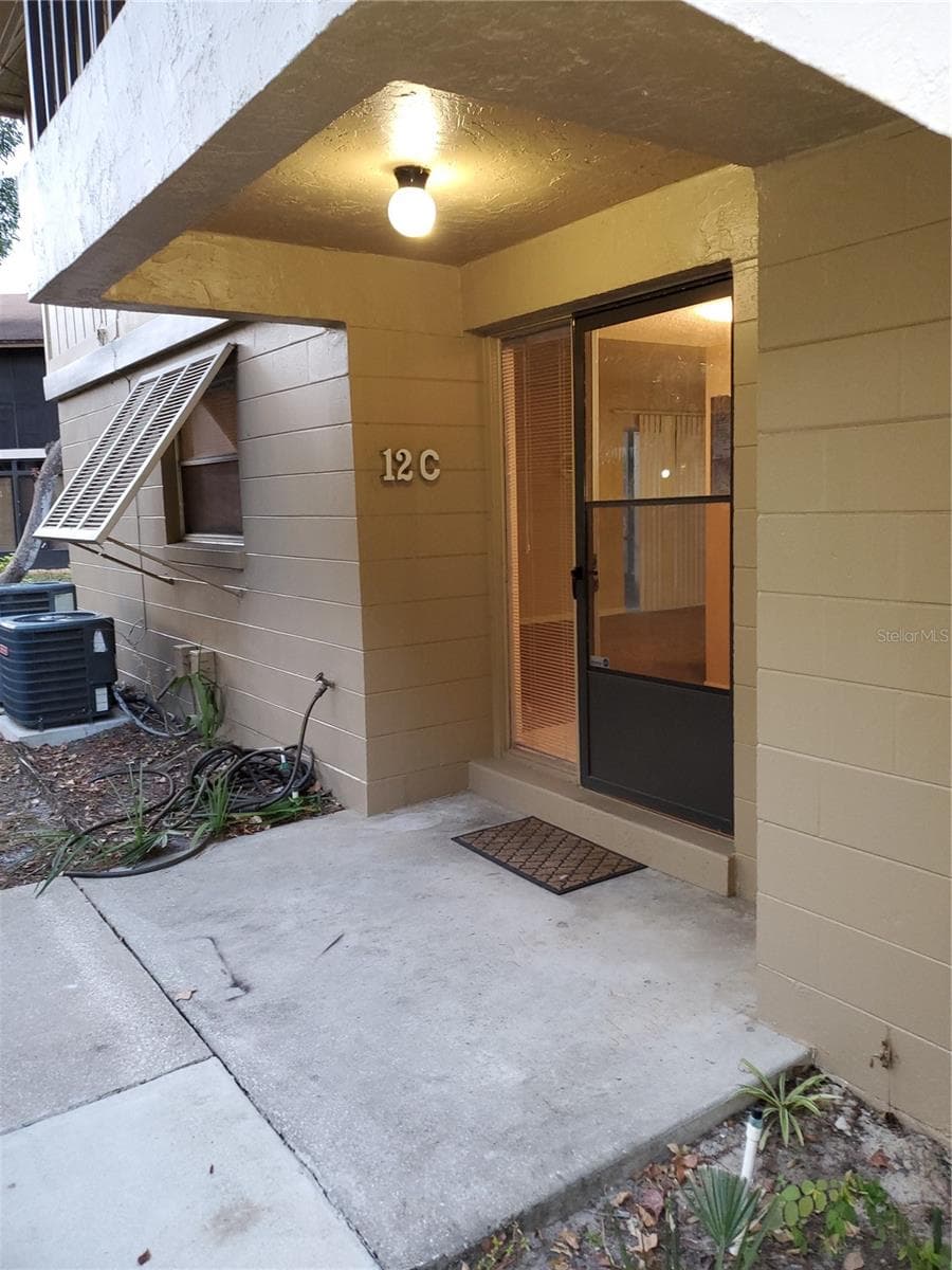 110 CYPRESS WOODS COURT — photo 2 of 31