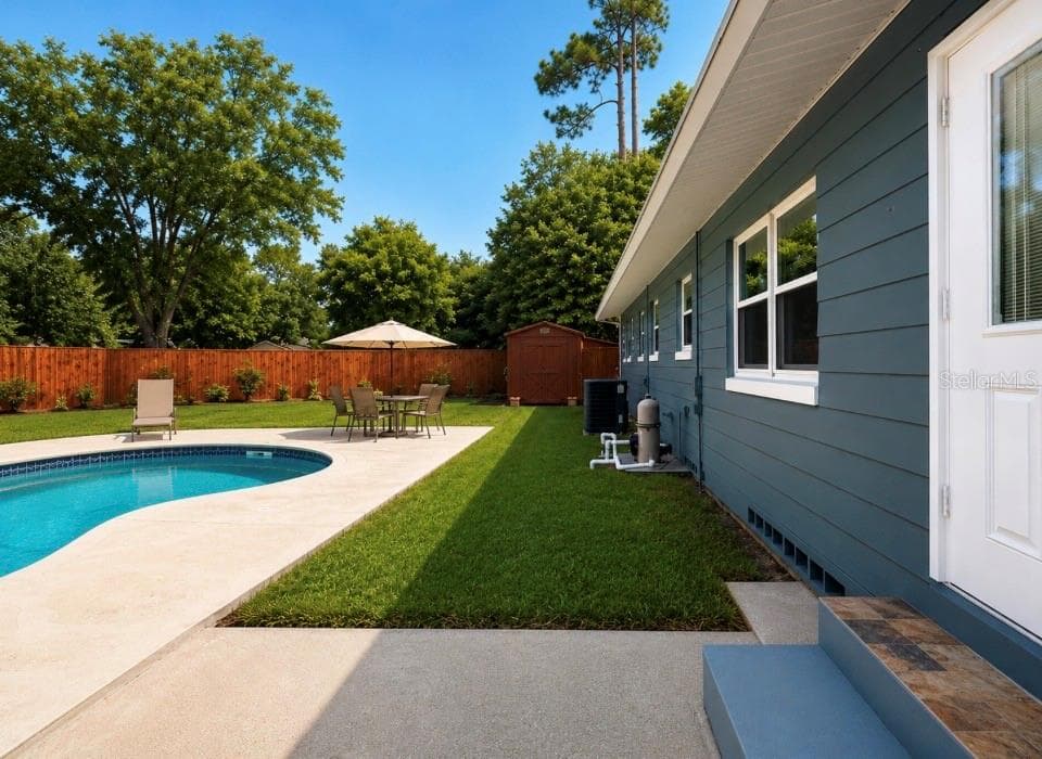 569 21ST TERRACE — photo 4 of 25