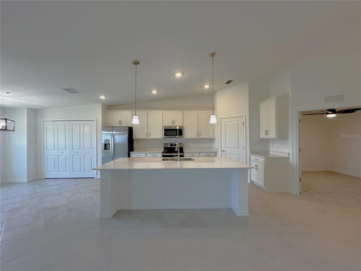 14271 HERITAGE LANDING BOULEVARD — photo 13 of 51