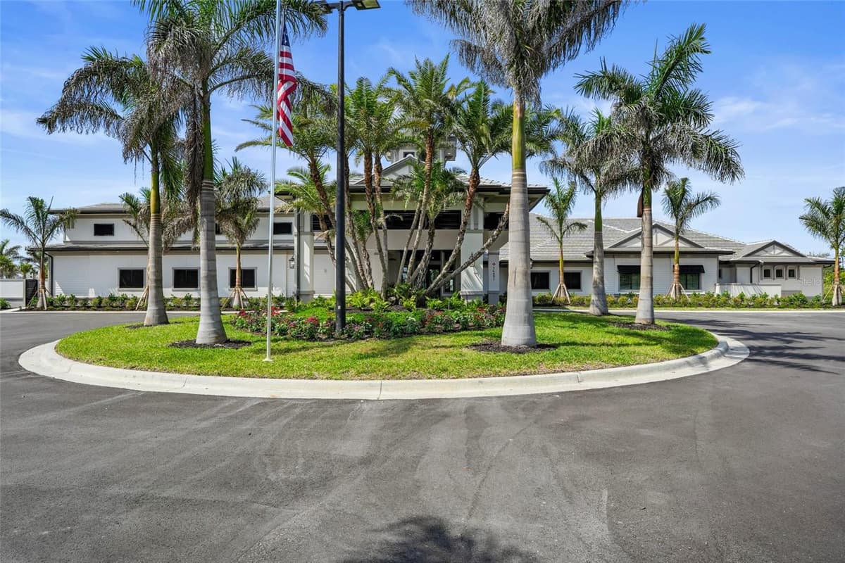 14191 HERITAGE LANDING BOULEVARD — photo 2 of 5