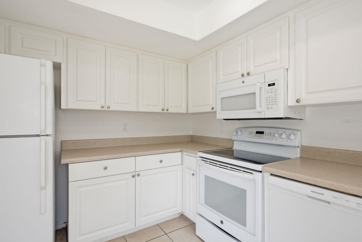 20 EVELYN COURT — photo 26 of 74