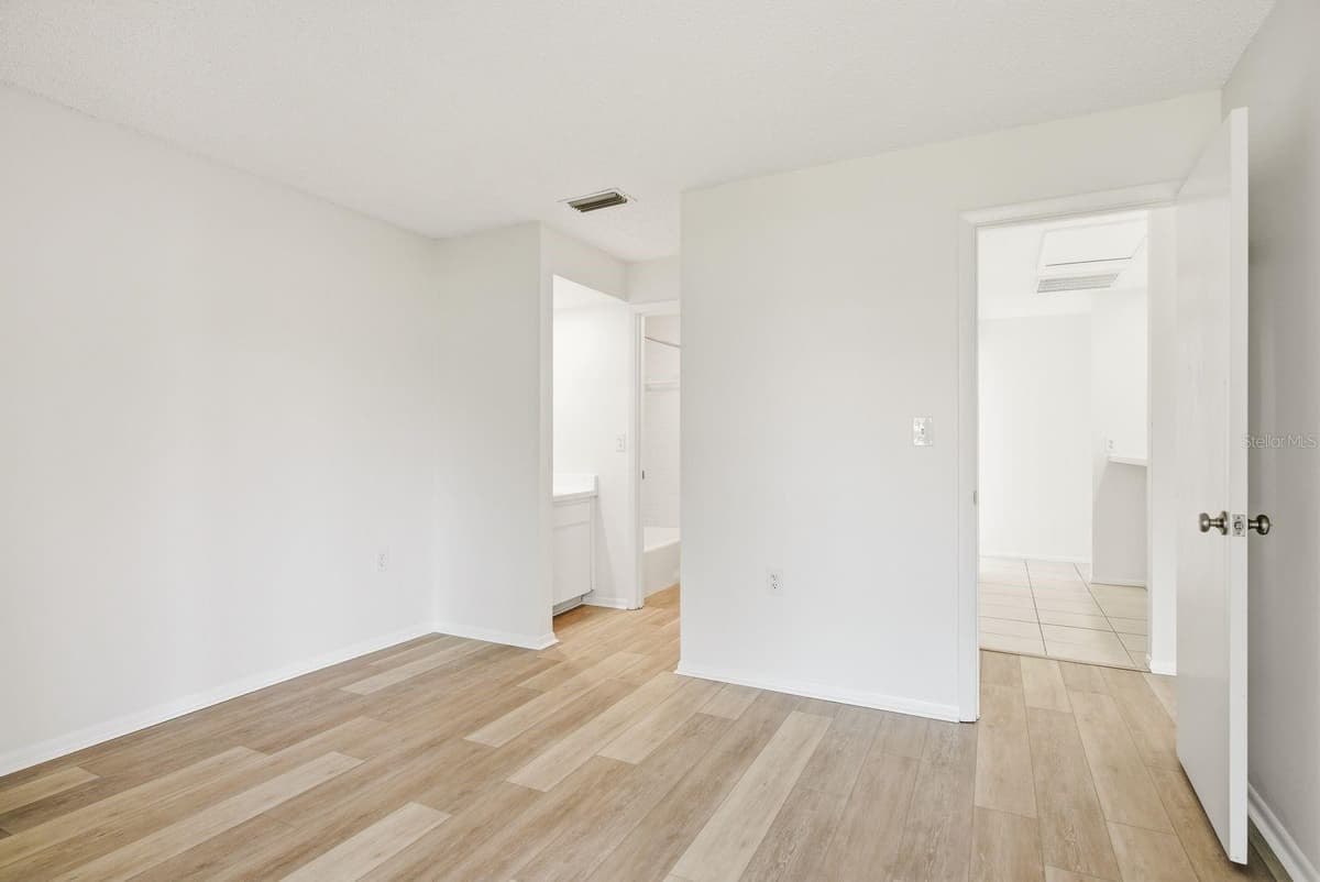 20 EVELYN COURT — photo 39 of 74