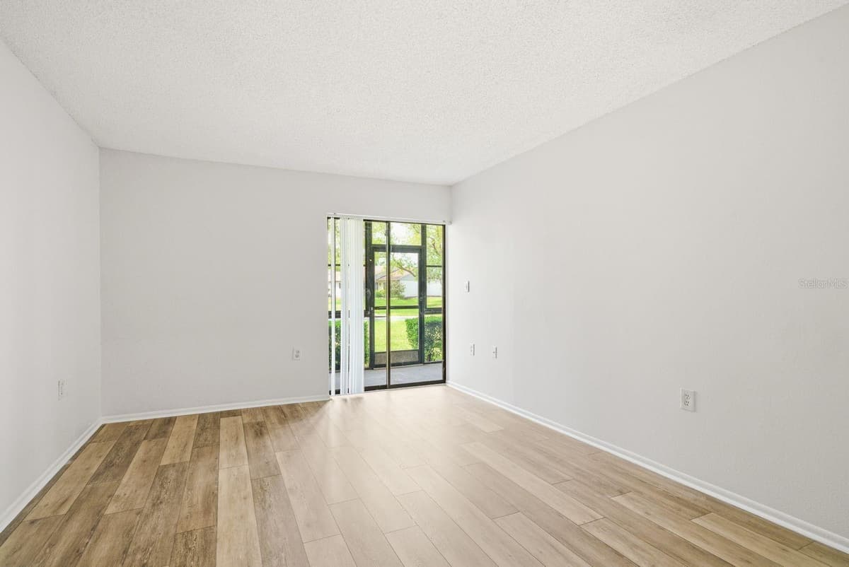 20 EVELYN COURT — photo 33 of 74