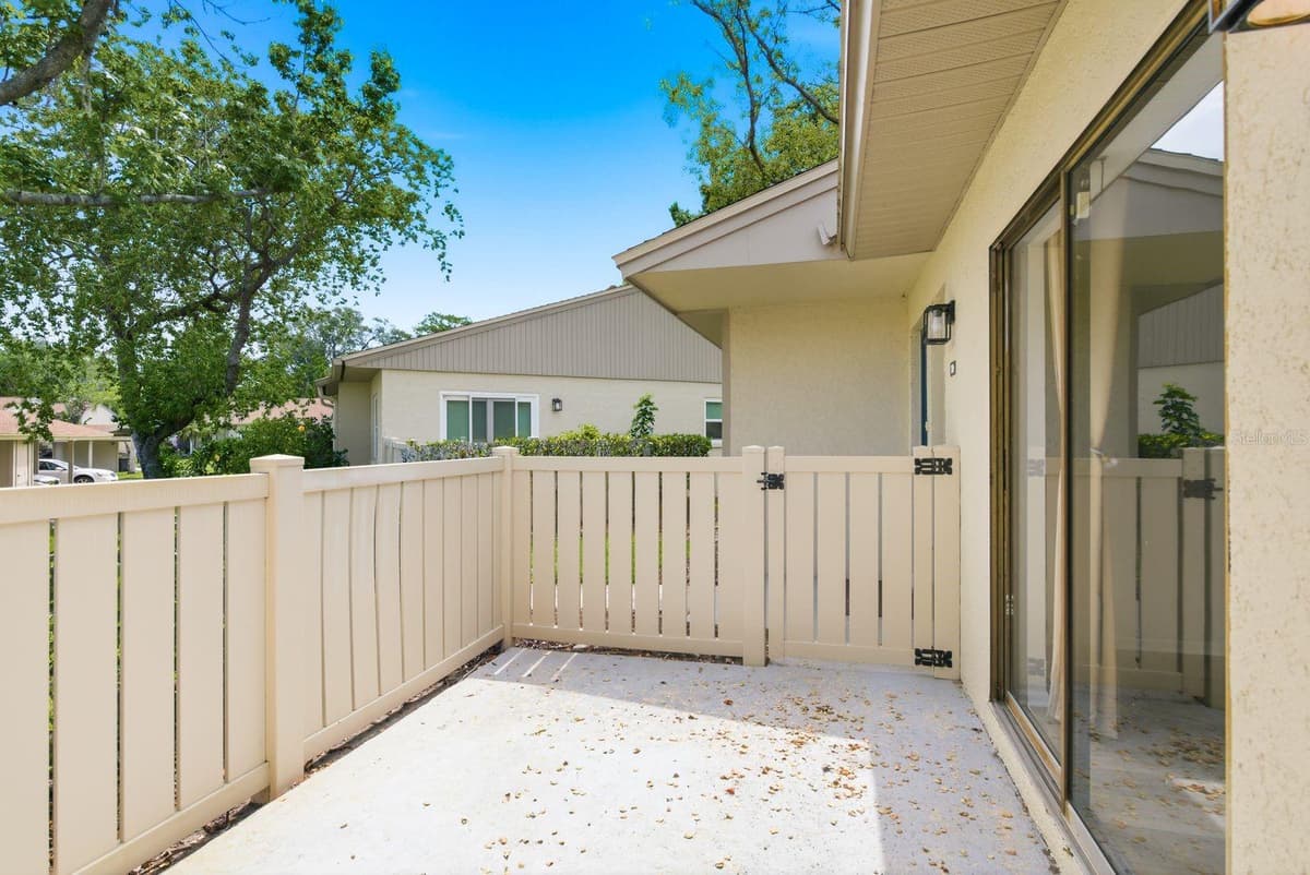 20 EVELYN COURT — photo 11 of 74
