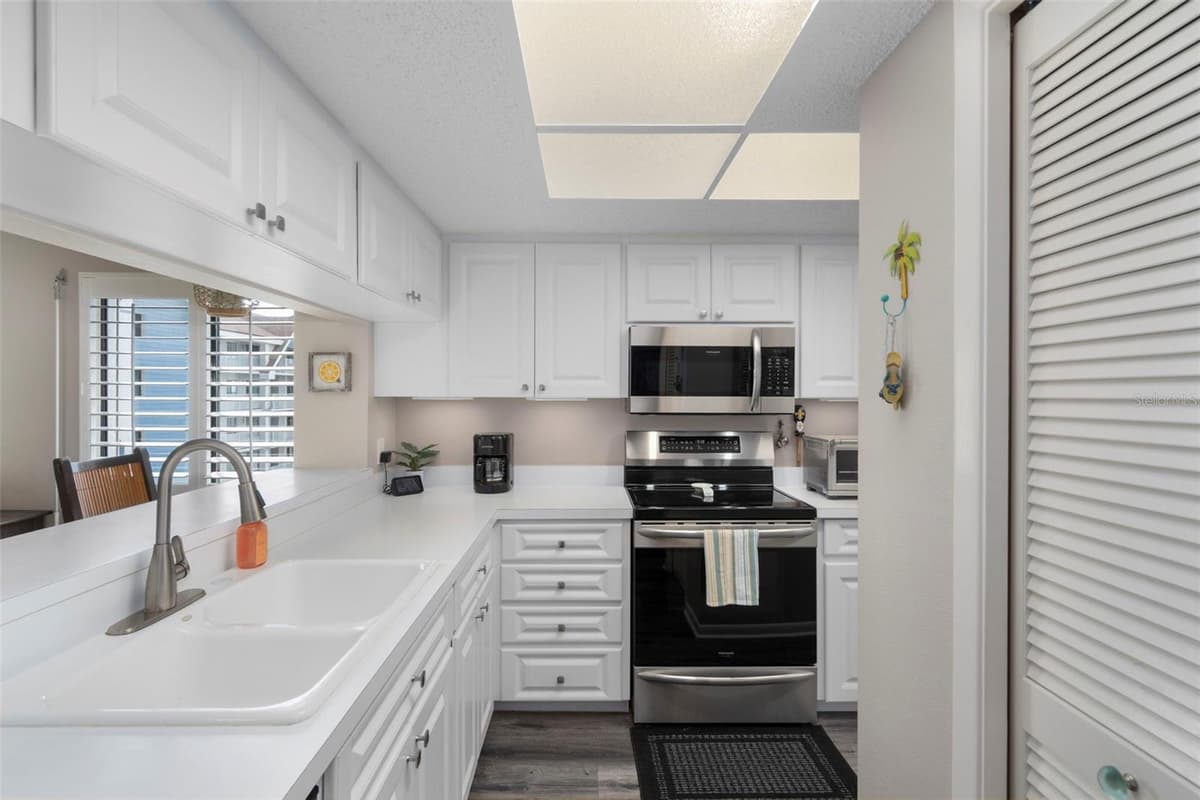 4650 BAY BOULEVARD — photo 19 of 57