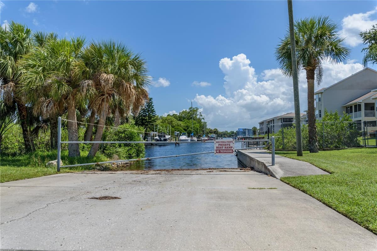 4650 BAY BOULEVARD — photo 36 of 57