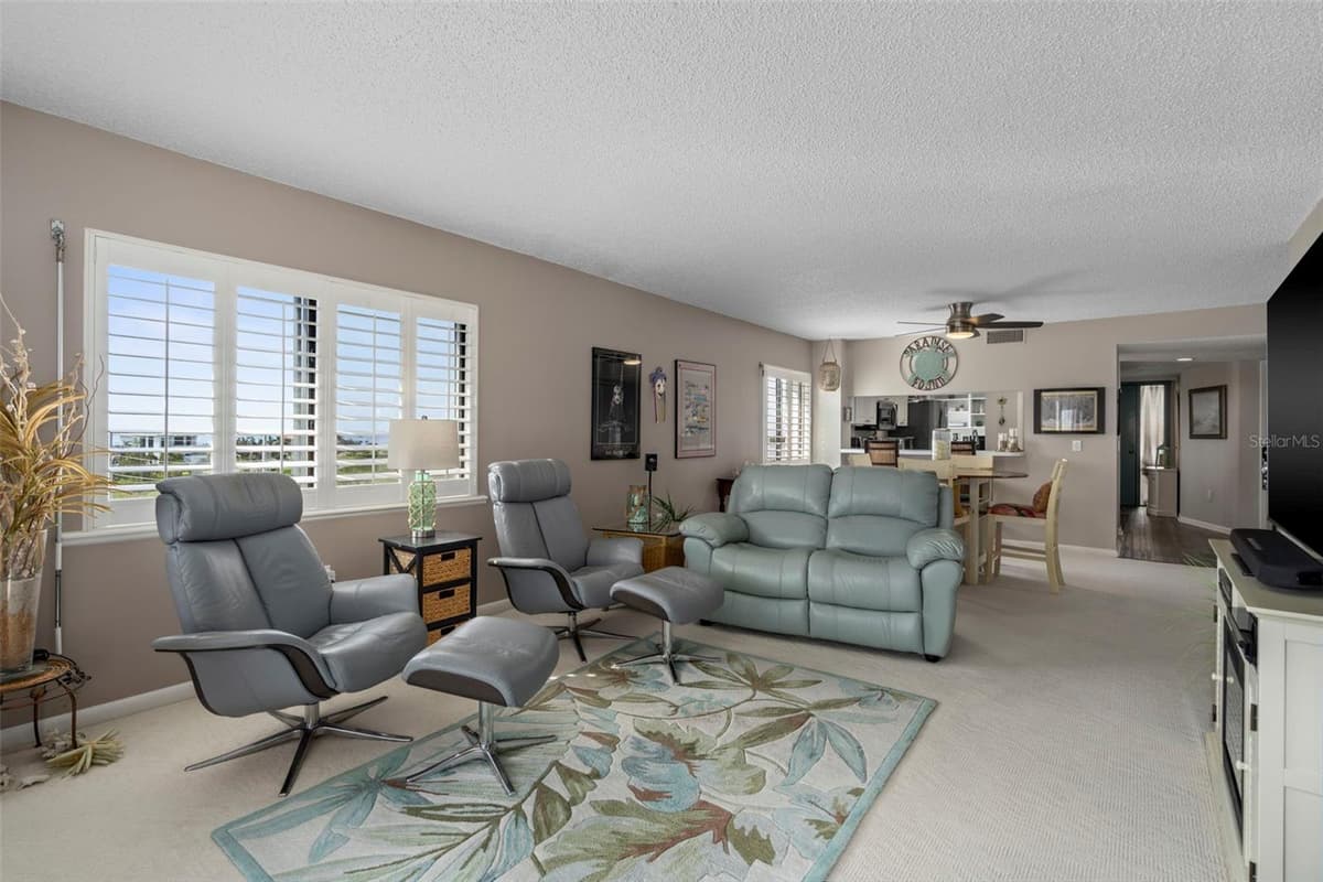 4650 BAY BOULEVARD — photo 10 of 57