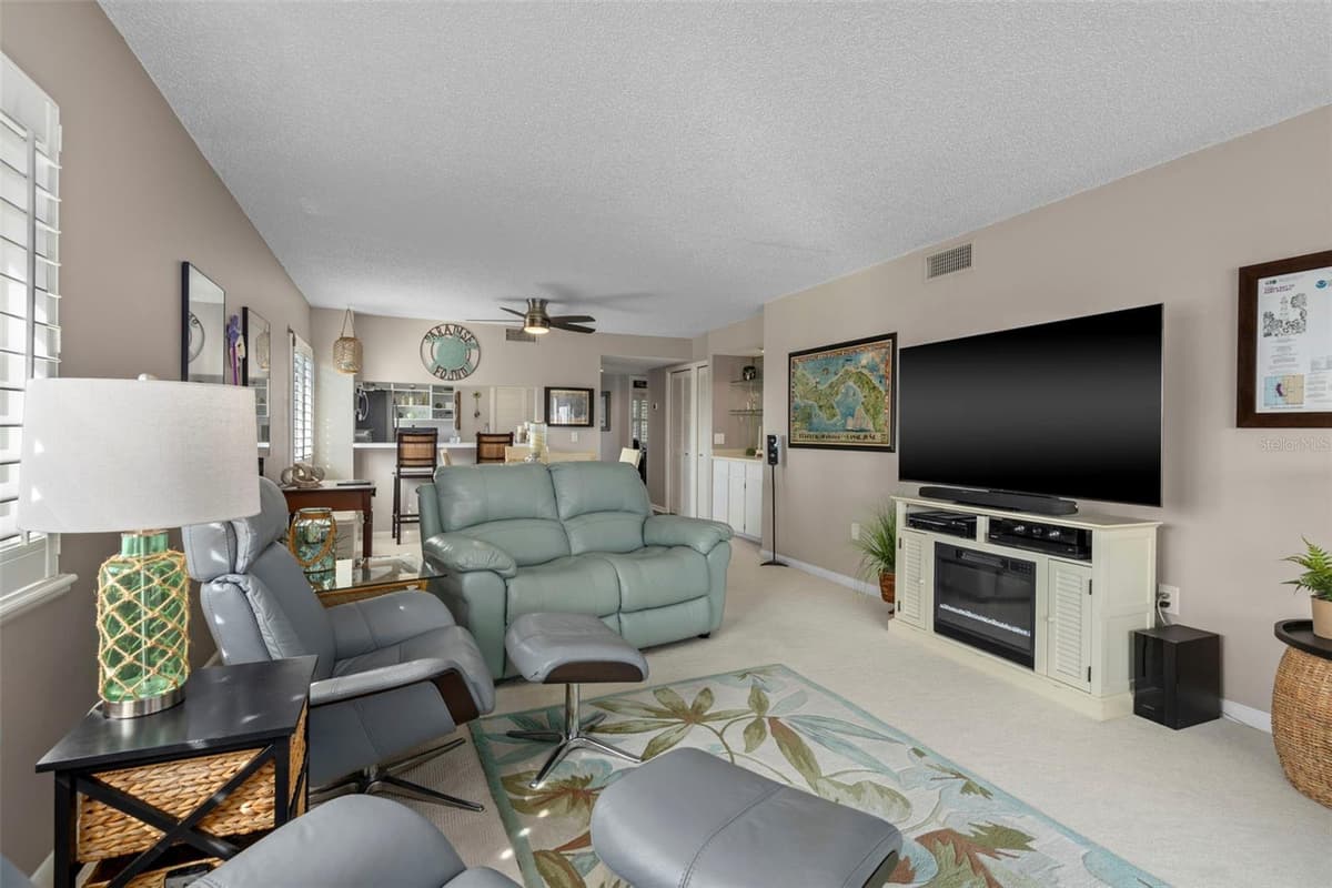 4650 BAY BOULEVARD — photo 11 of 57