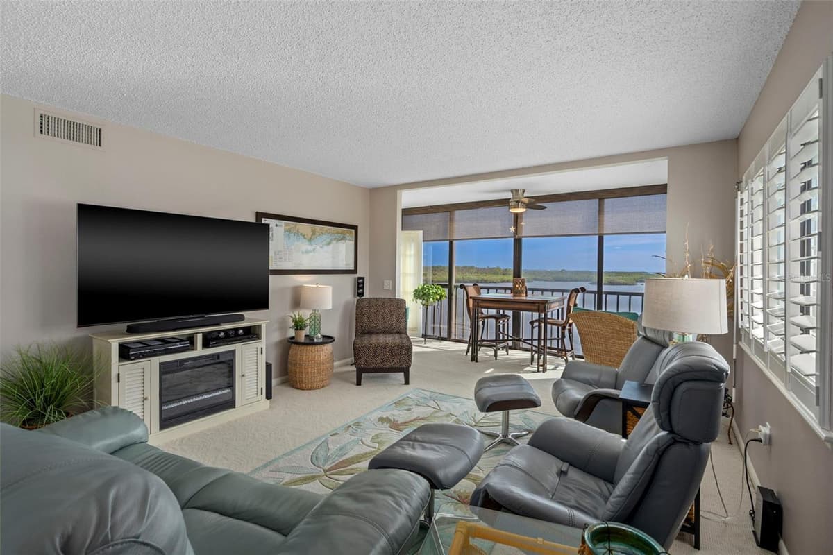 4650 BAY BOULEVARD — photo 9 of 57