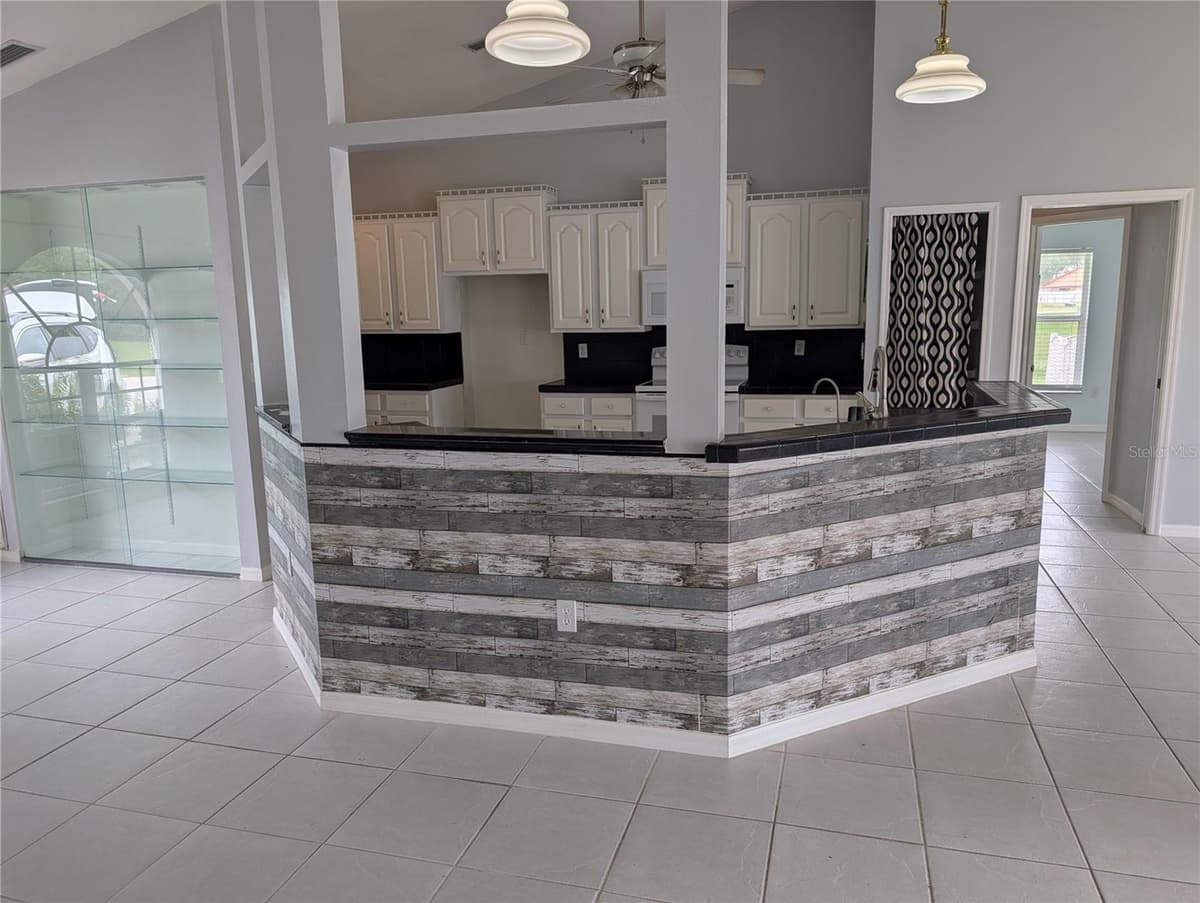 6233 PEBBLE LANE — photo 4 of 9