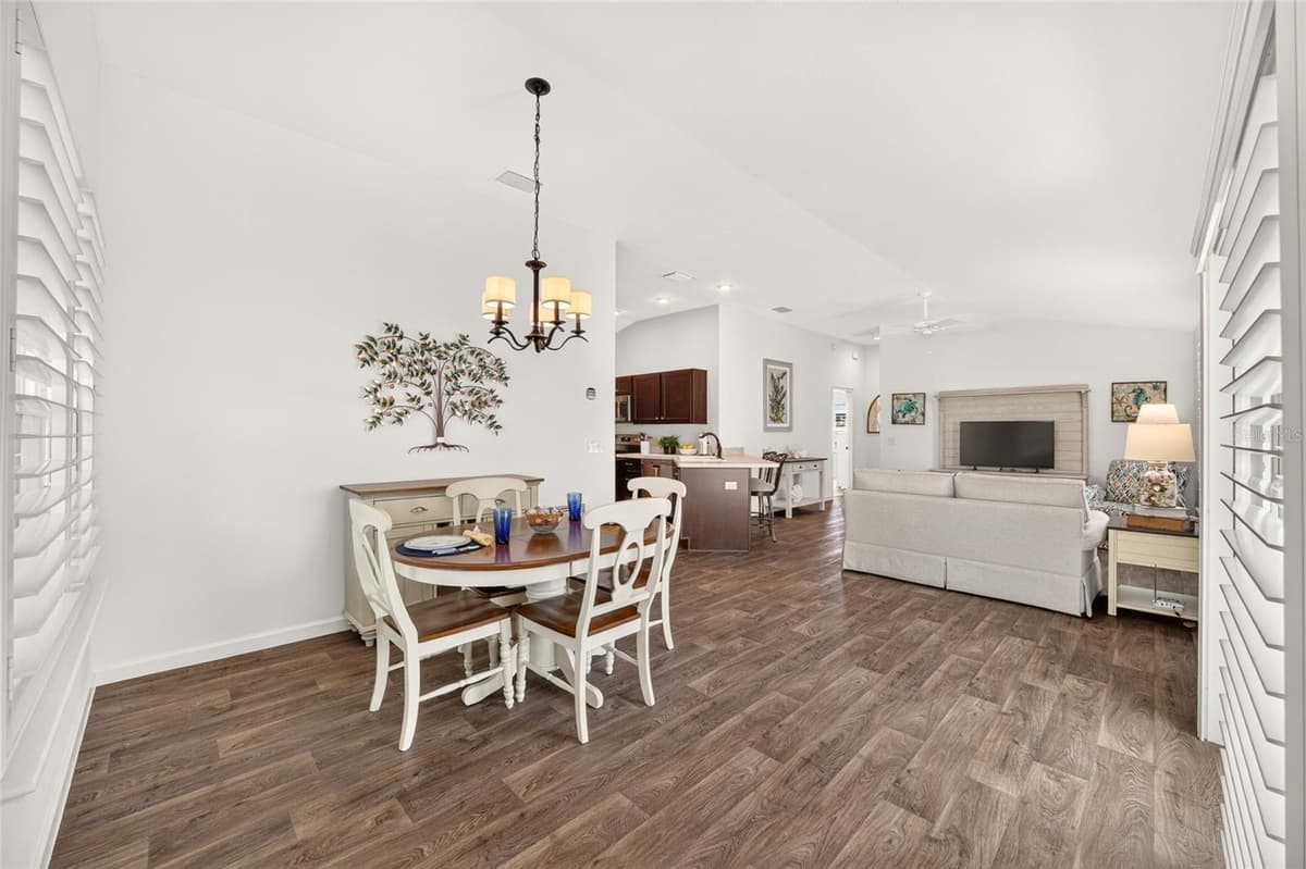4986 ELLIE LANE — photo 13 of 40