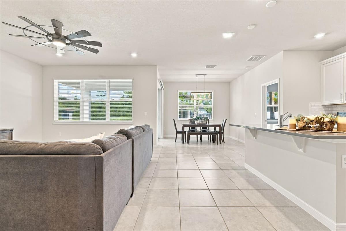 3545 TREETOP STREET — photo 6 of 55