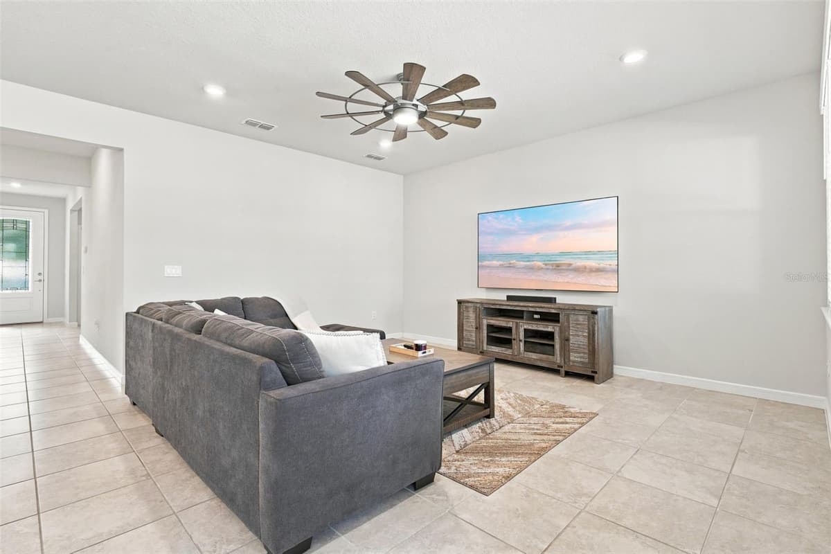 3545 TREETOP STREET — photo 15 of 55