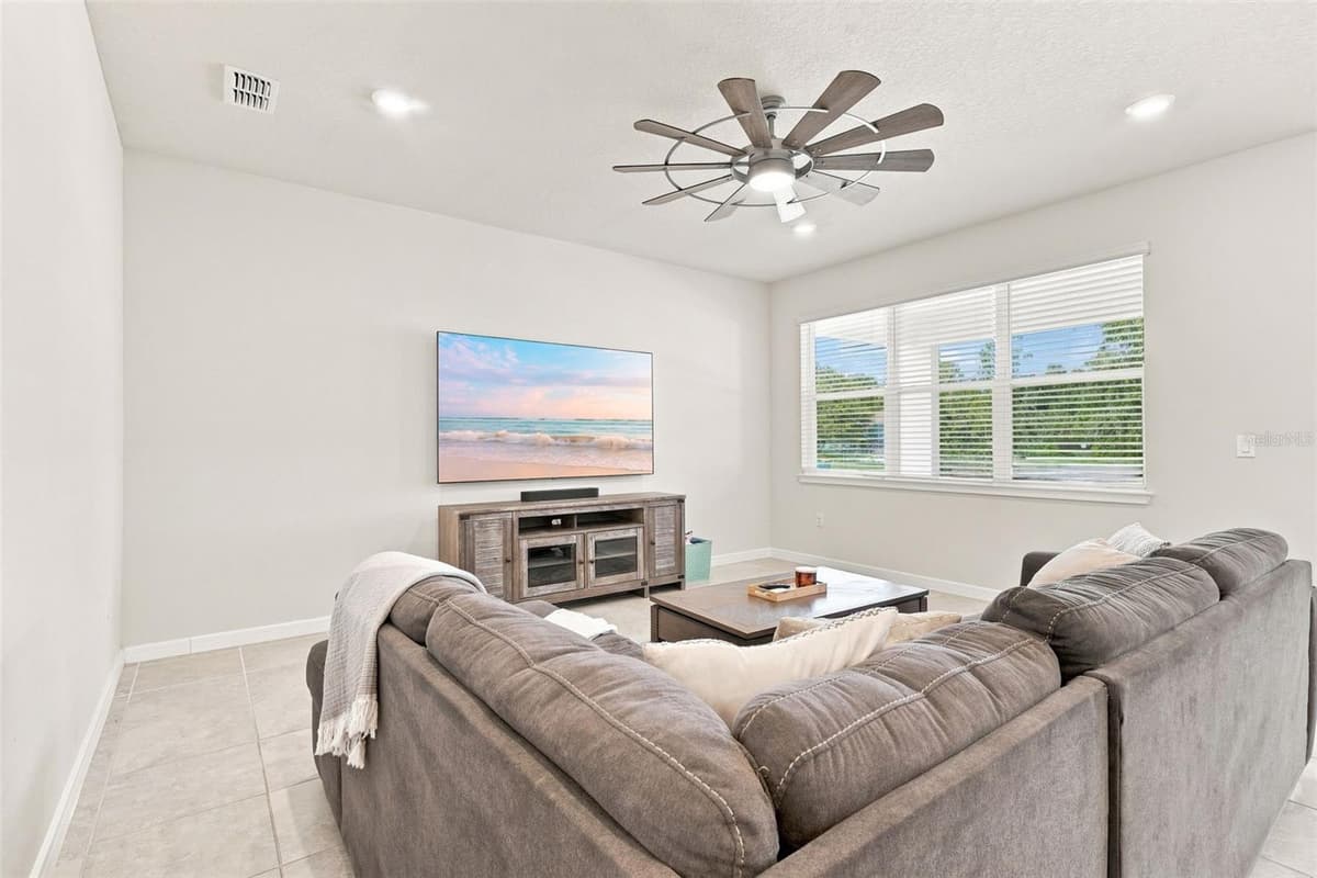 3545 TREETOP STREET — photo 19 of 55