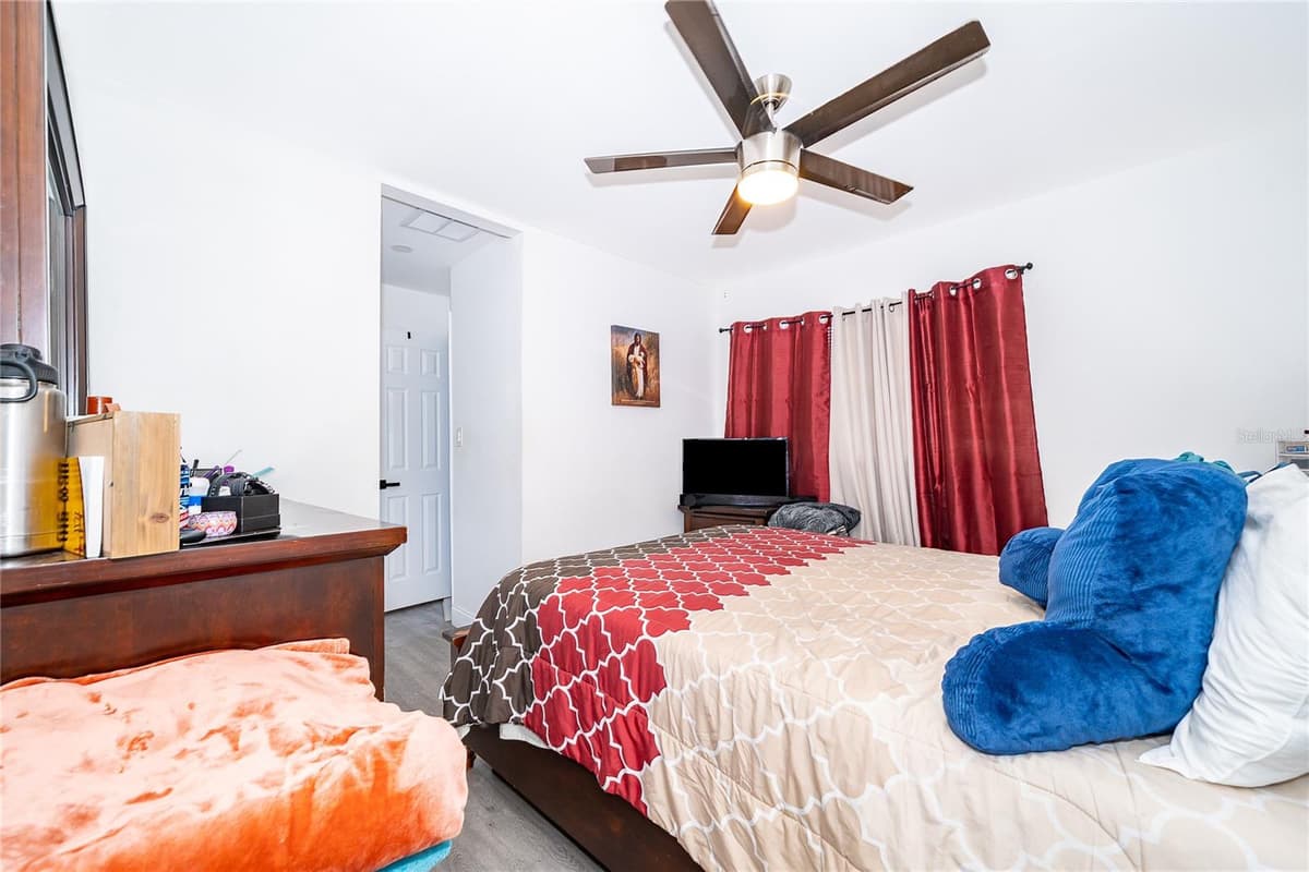 10 CELESTE STREET — photo 17 of 25