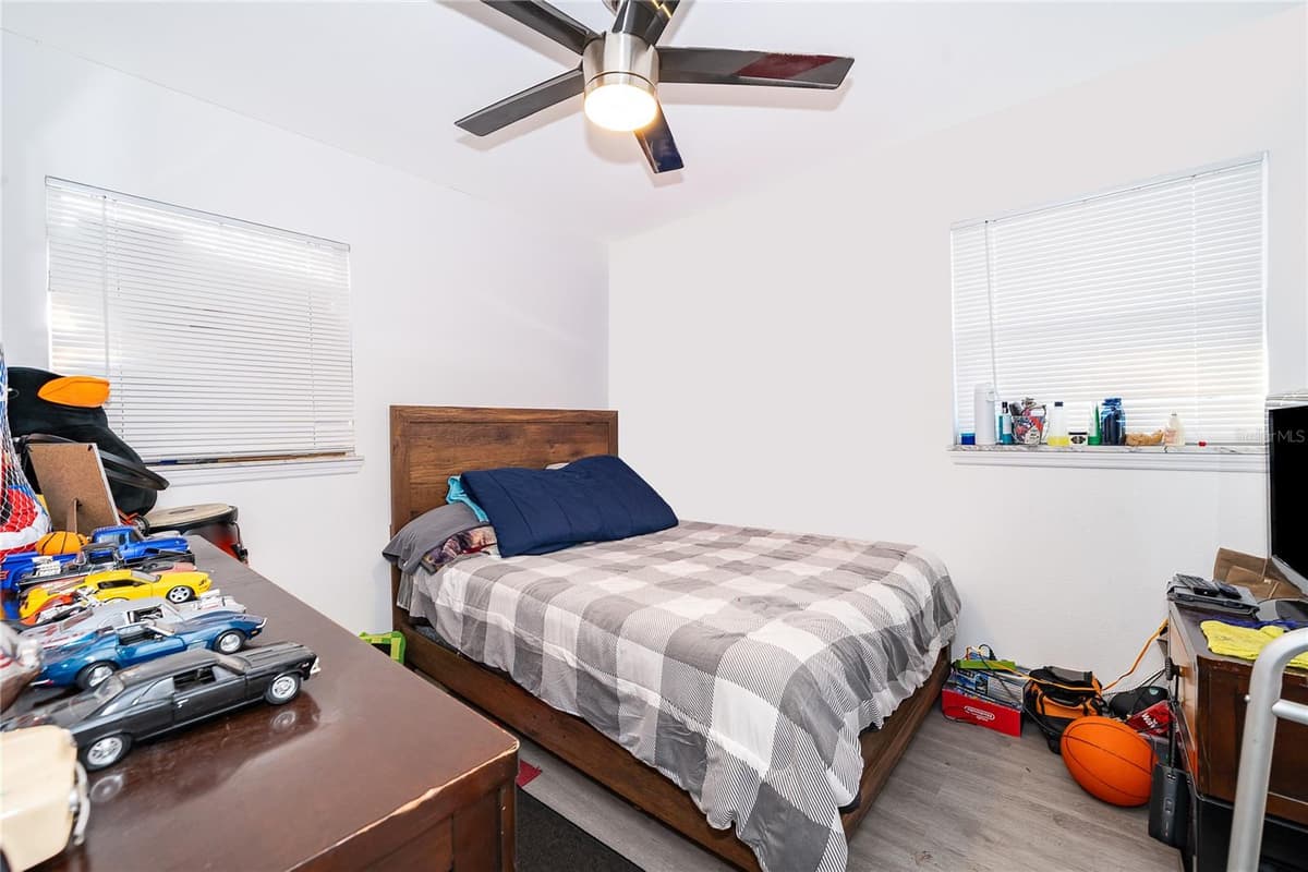10 CELESTE STREET — photo 23 of 25
