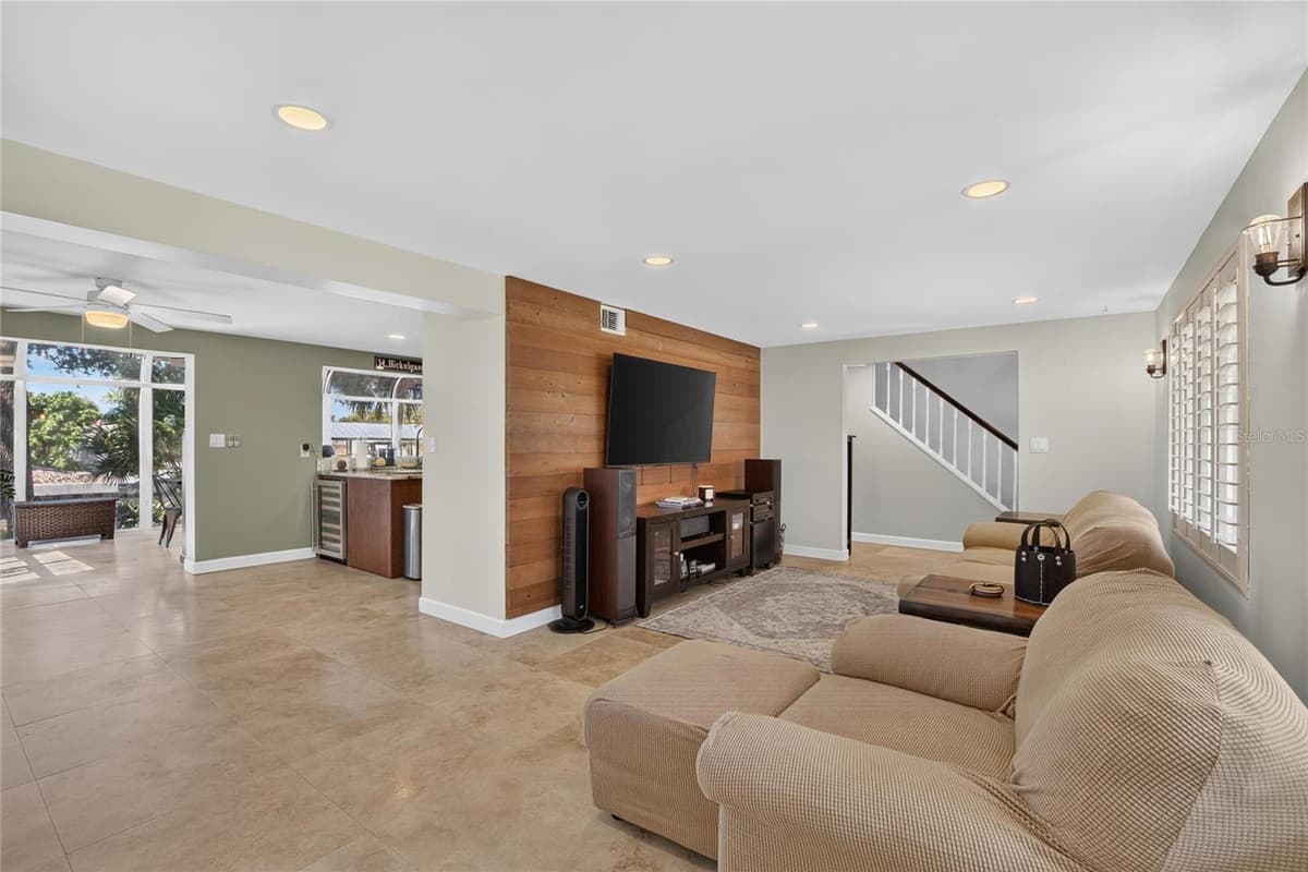 10718 DRUMMOND RD — photo 11 of 40