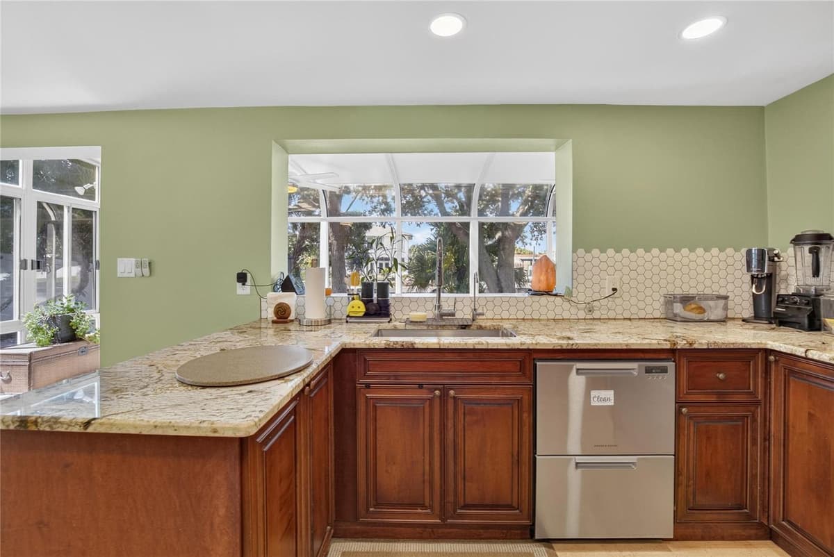 10718 DRUMMOND RD — photo 16 of 40