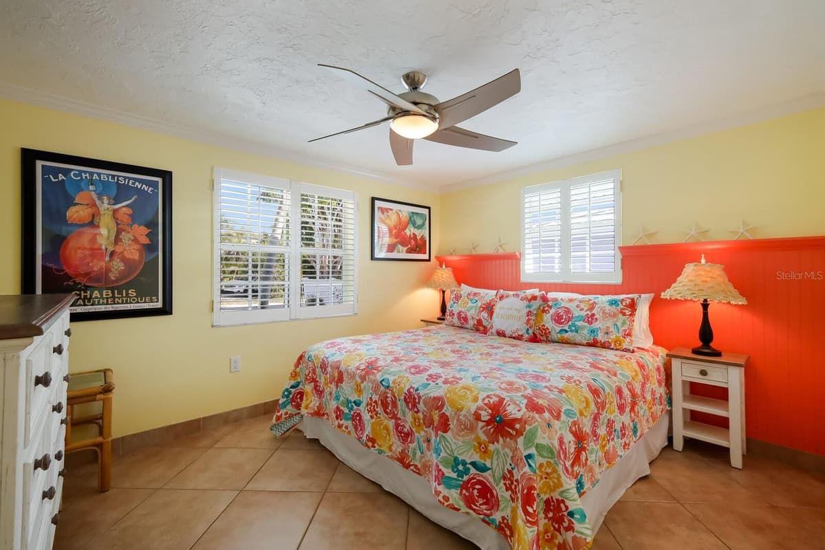 125 CRESCENT DRIVE — photo 14 of 38