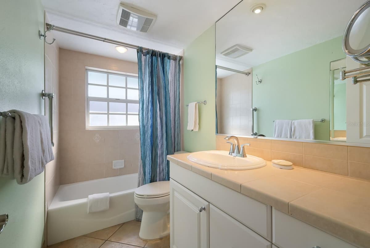 125 CRESCENT DRIVE — photo 13 of 38