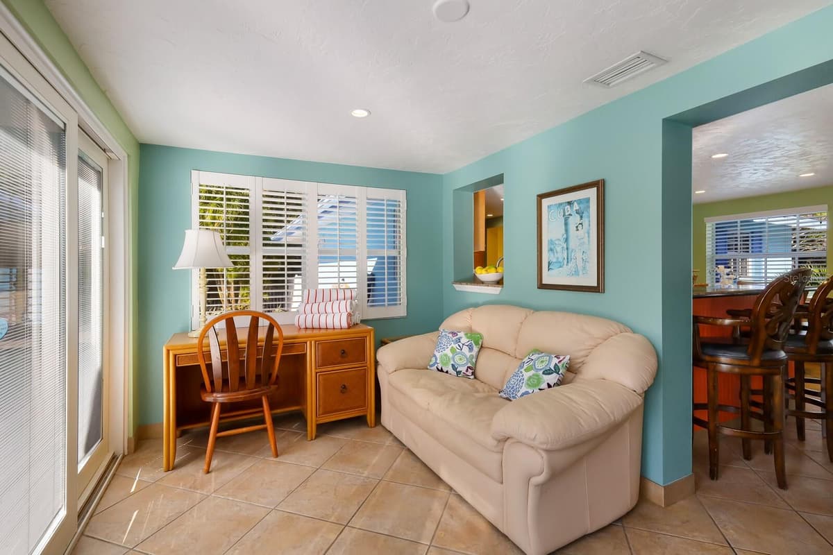 125 CRESCENT DRIVE — photo 7 of 38