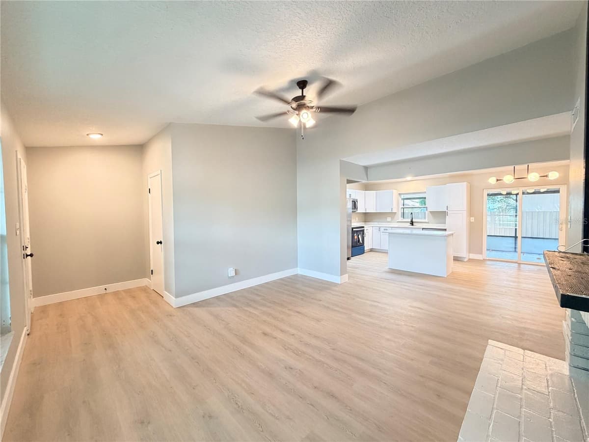 8428 BARK COURT — photo 8 of 37
