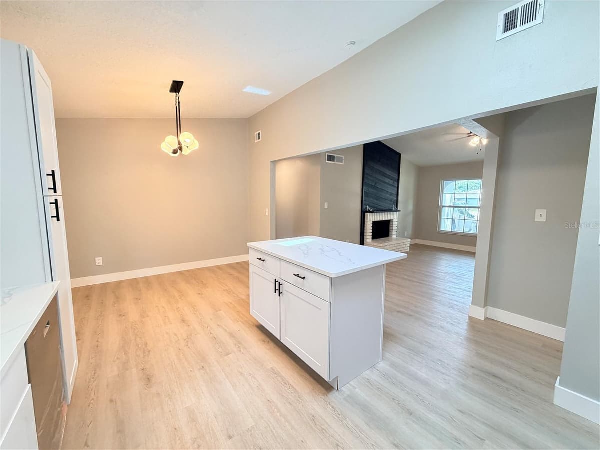8428 BARK COURT — photo 10 of 37