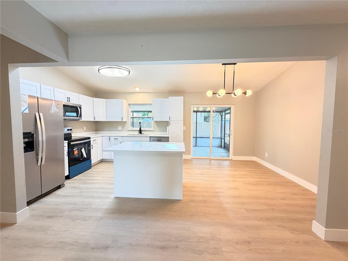8428 BARK COURT — photo 9 of 37